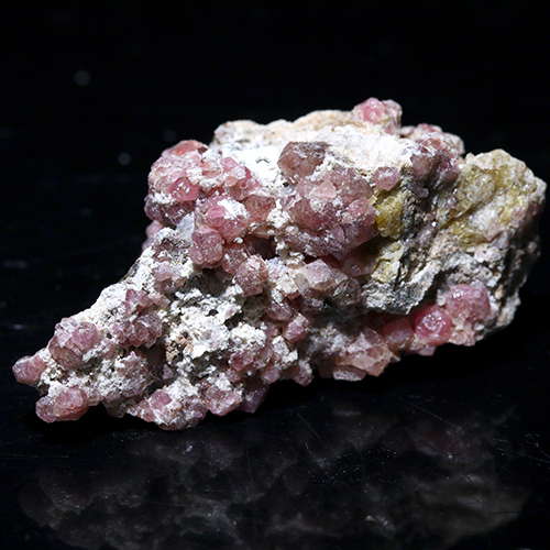 〔D131-11〕ピンクガーネット　メキシコ産  Pink Garnet 鉱物 原石 標本【メール便不可】