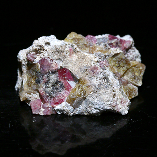 〔D132-1〕ピンクガーネット　メキシコ産  Pink Garnet 鉱物 原石 標本【メール便不可】