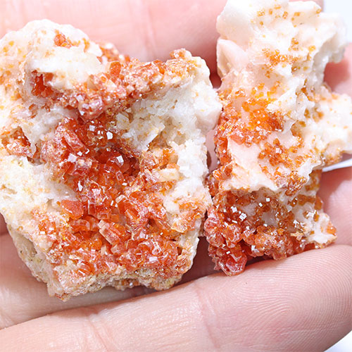 〔D361-25〕バナジナイト(褐鉛鉱) モロッコ産 Vanadinite 2個 鉱物原石【メール便不可】