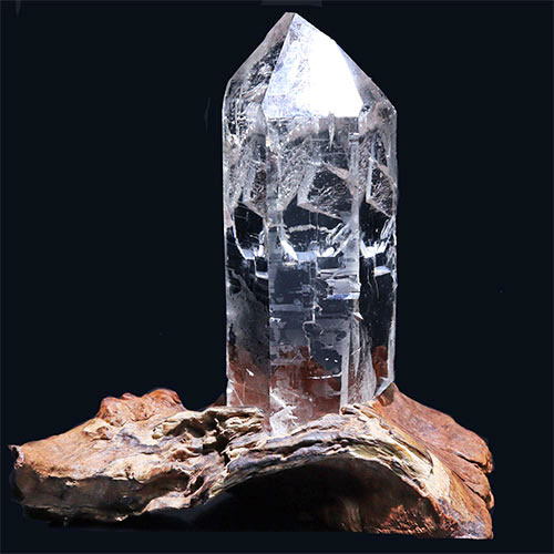 〔D445-1〕[トップクォリティ]インド/マニハール産ヒマラヤ水晶原石 台付き（ナチュラルポイント）【メール便不可】
