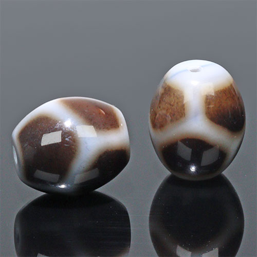 〔Z68-4〕【 天珠】約14x12mm 亀甲長寿天珠 守り 開運 風水 【ランダム発送】【FOREST 天然石 パワーストーン】