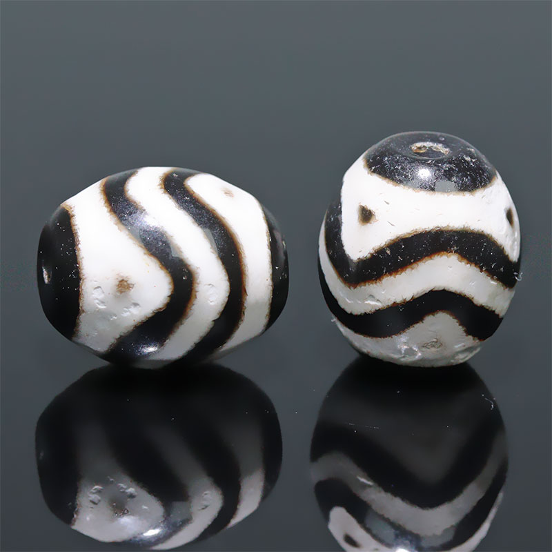〔Z70-10〕【 天珠】約14x12mm 水紋天珠 開運 風水 【ランダム発送】【FOREST 天然石 パワーストーン】