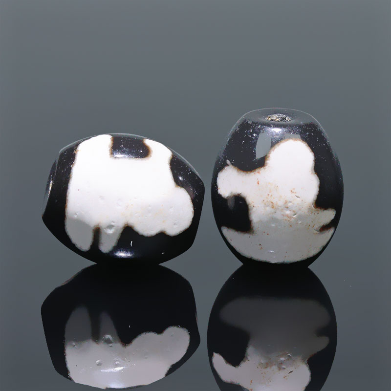 〔Z70-8〕【 天珠】約14x12mm 観音天珠 開運 風水 【ランダム発送】【FOREST 天然石 パワーストーン】