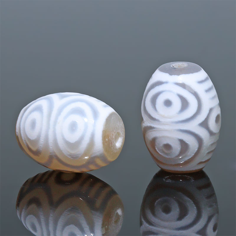 〔Z93-3〕【天珠】3個入り 約16x12mm 龍眼天珠 白天珠 守り 開運 風水 【ランダム発送】